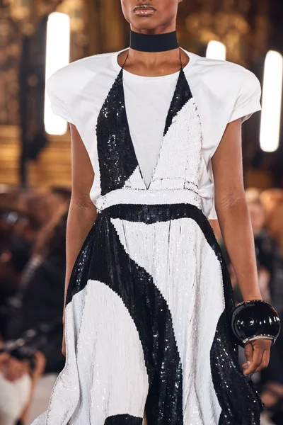 Look 48